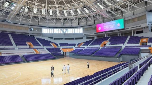 中国篮球历史新篇章！NBL合肥17分大胜CBA江苏队，易立满脸无奈